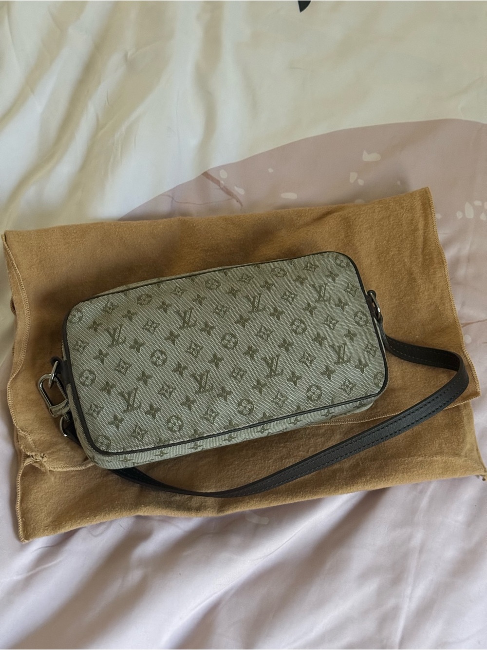 Louis Vuitton Conte De Fees Mushroom Pochette 2002 Fairytale  Collection - Picture 2 of 8